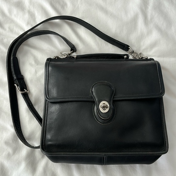 Coach Handbags - Vintage Coach Willis Crossbody Bag Black Leather